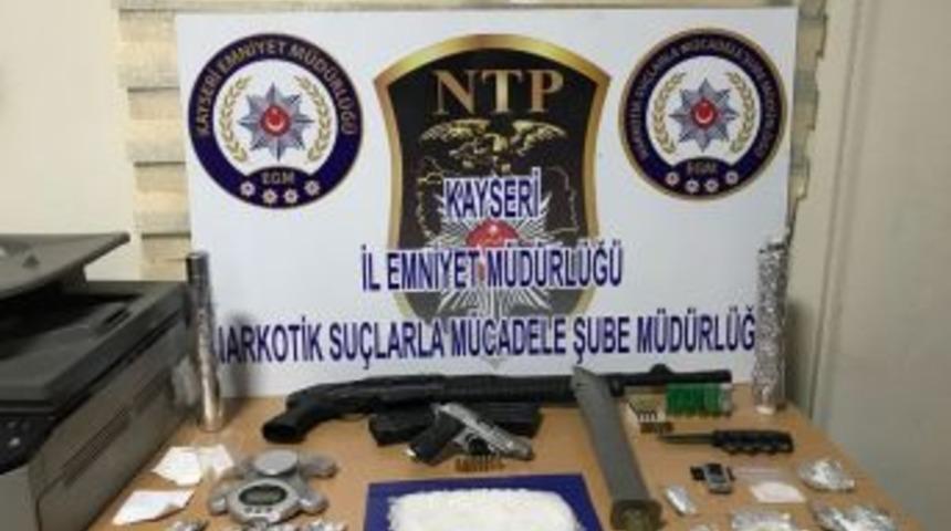 Kayseri&rsquo;de 12 Adrese Uyuşturucu Baskını