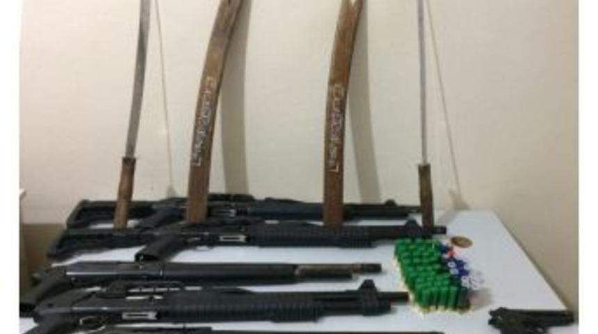 Operasyonda &Ccedil;ift Başlı Kılı&ccedil; Ele Ge&ccedil;irildi