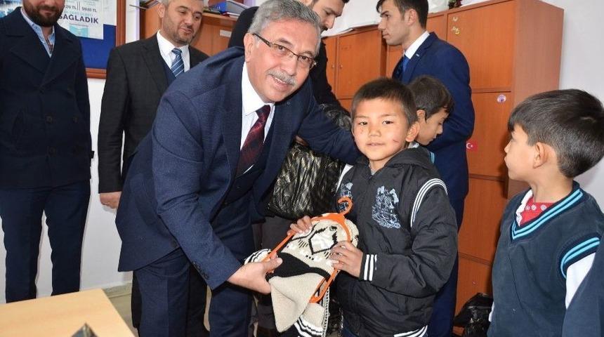 Başkan &Ccedil;etin Ve T&uuml;rkayık &Ouml;ğrencileri Sevindirdi