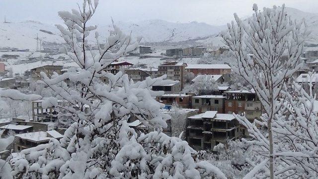 Hakkari’de 22 Köy İle 17 Mezra Yolu Ulaşıma Kapandı