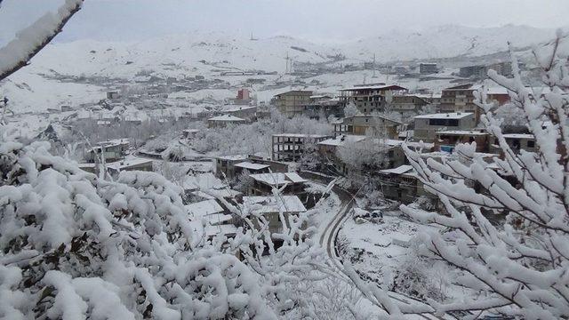 Hakkari’de 22 Köy İle 17 Mezra Yolu Ulaşıma Kapandı