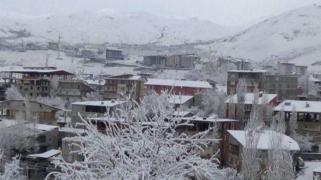 Hakkari’de 22 Köy İle 17 Mezra Yolu Ulaşıma Kapandı