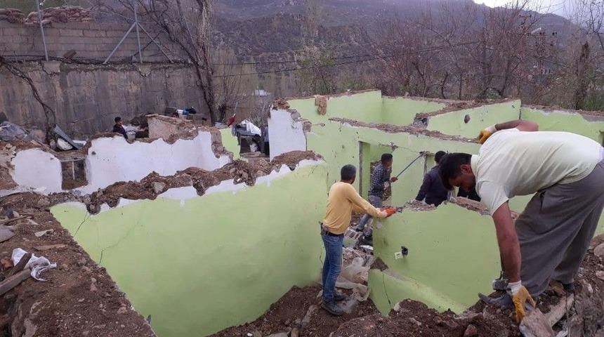 &Ccedil;ukurca&rsquo;da Toprak Evler Tarihe Karışıyor