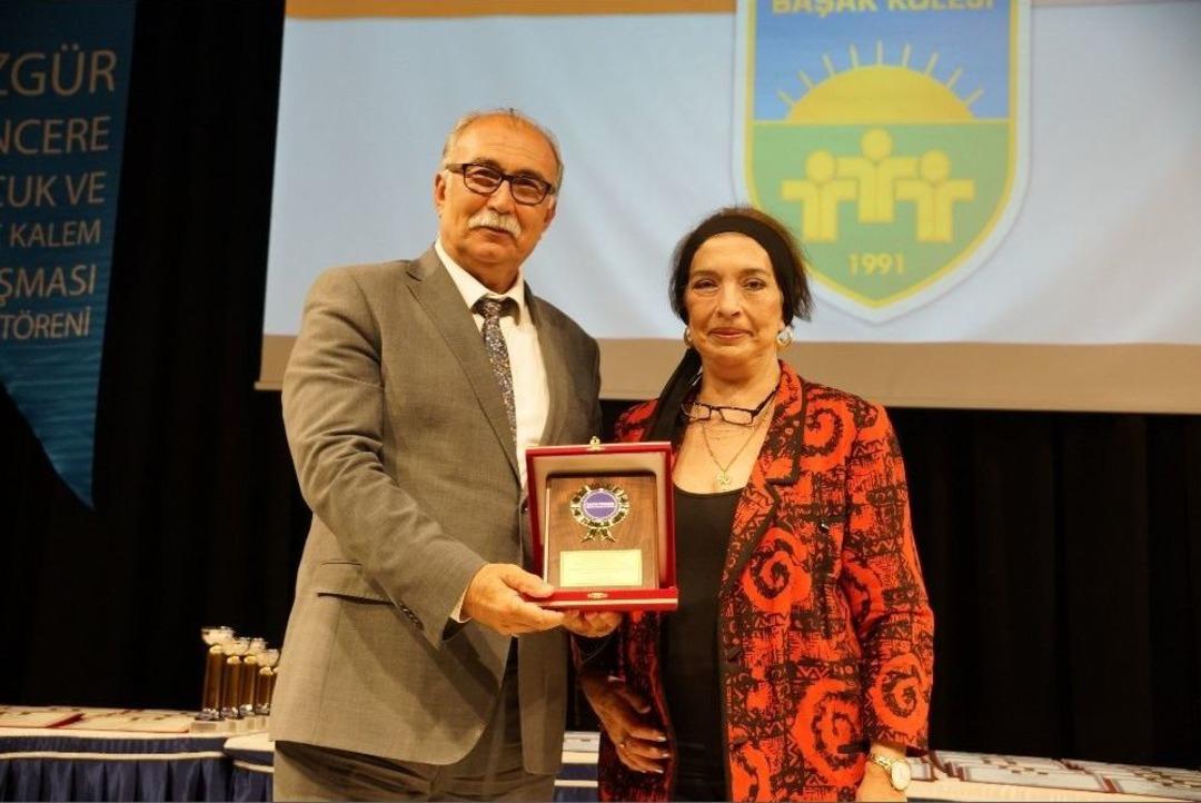 Başak Koleji&rsquo;nde &Ouml;zg&uuml;r Pencere &Ouml;d&uuml;l T&ouml;reni Yapıldı