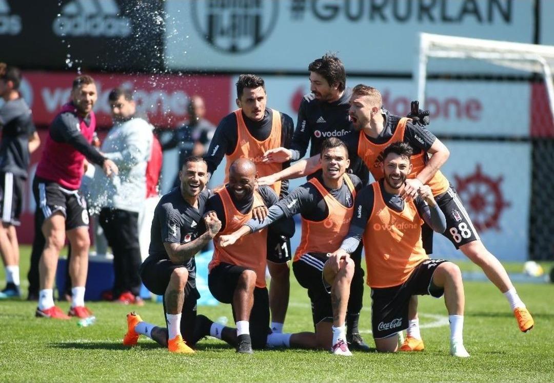 Beşiktaş, G&ouml;ztepe Ma&ccedil;ı Hazırlıklarını S&uuml;rd&uuml;rd&uuml;