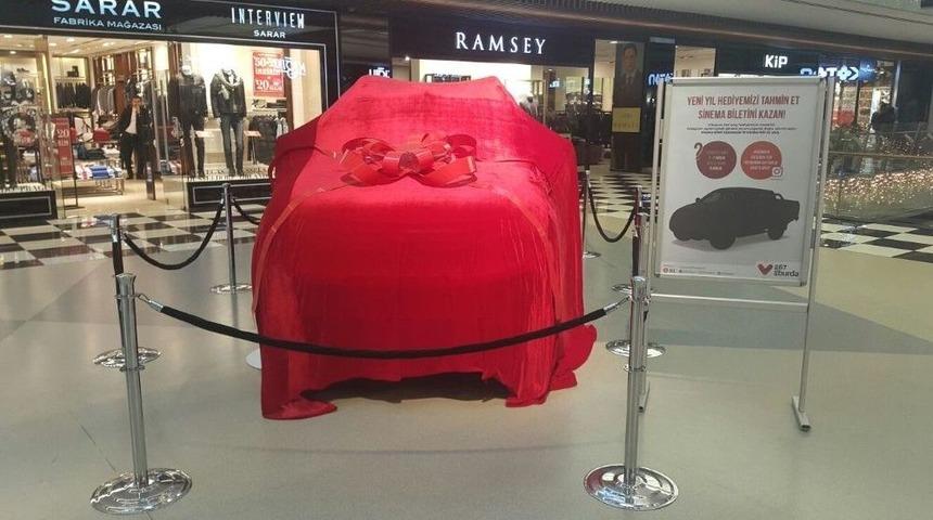 Aracın Modelini Tahmin Ettiler, Hediye Bileti Kaptılar