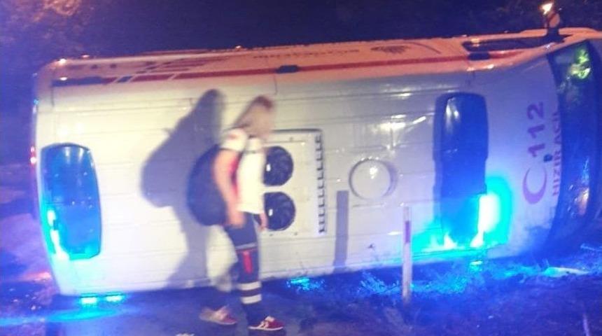&Ccedil;orum&rsquo;da Hasta Taşıyan Ambulans Kaza Yaptı: 6 Yaralı