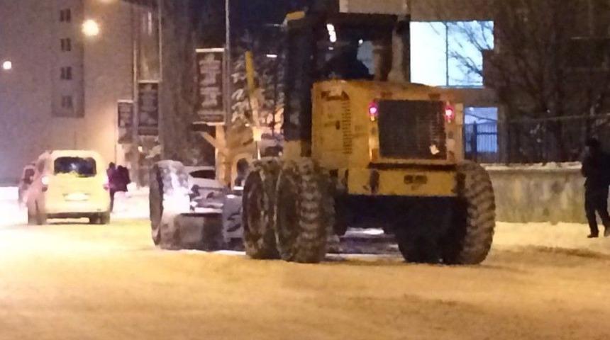 Kars Belediyesi&rsquo;nin Kar Mesaisi Başladı