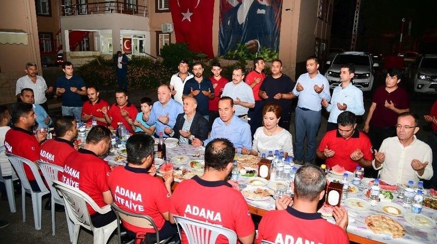 Başkan S&ouml;zl&uuml; Ve Eşi, Sahurunu İtfaiyecilerle Yaptı