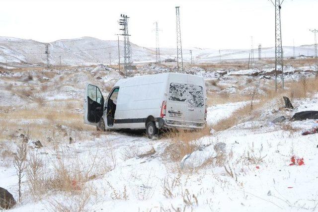 Ahlat’ta Trafik Kazası: 1 Ölü, 2 Yaralı