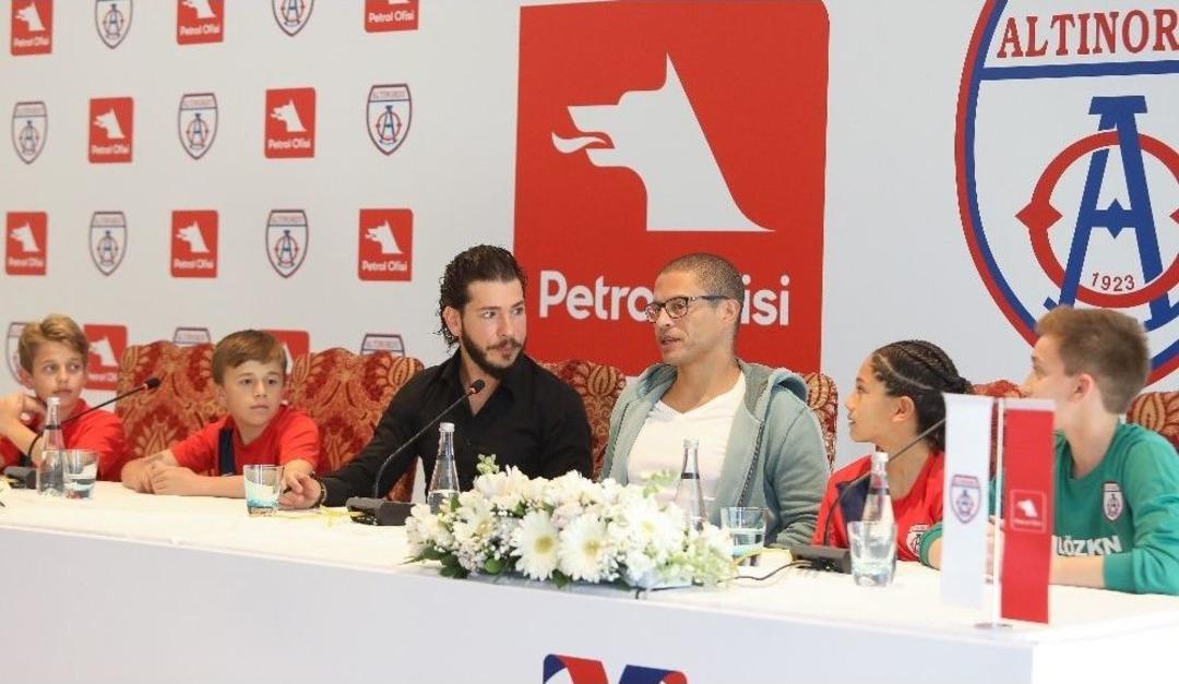 Alex: "altınordu&rsquo;ya Kurdukları Felsefeden Dolayı Teşekk&uuml;r Ederim"