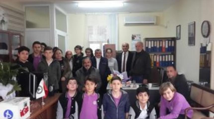 Burhaniyeli &Ouml;ğrenciler Engellileri Ziyaret Etti