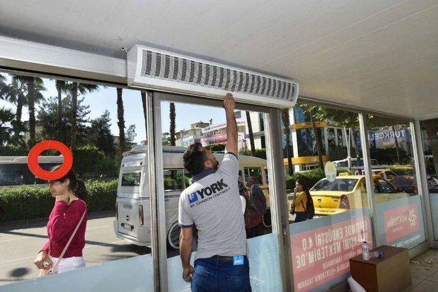 Klimalı Otobüs Durakları Yenilendi