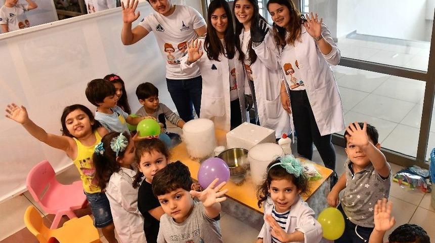 Kendileri K&uuml;&ccedil;&uuml;k, Hayalleri &Ccedil;ok B&uuml;y&uuml;k