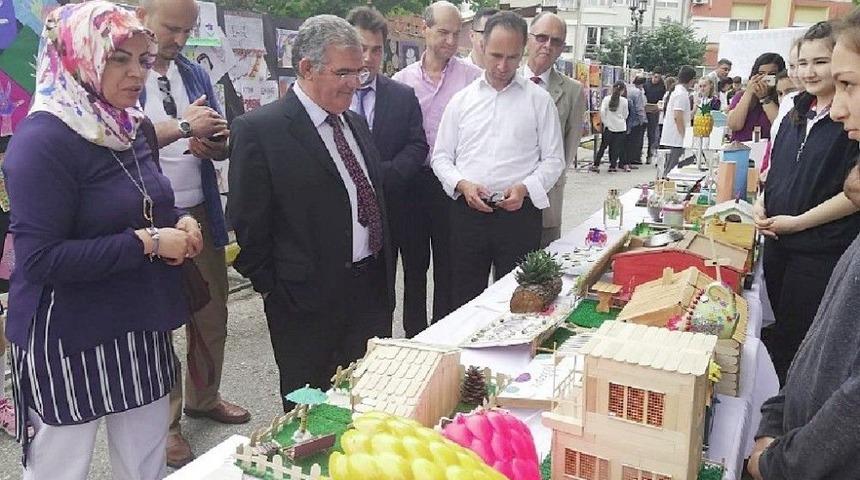&Ouml;ğrencilerden &ldquo;g&ouml;rsel Sanatlar Ve Teknoloji Tasarım&rdquo; Sergisi