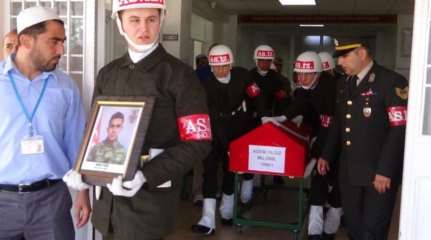 Kaza Kurşunu İle Şehit Olan Asker Memleketine Uğurlandı