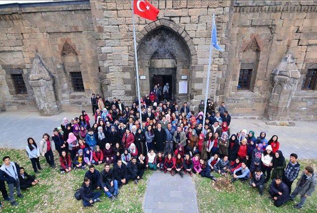 Fotoğraf Sanatçıları, Öğrencilerle Bir Araya Geldi