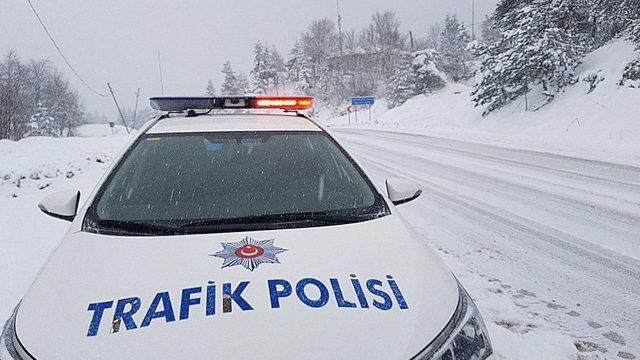 Karabük - Bartın Karayolunda Kar Yağışı Etkili Oluyor 1