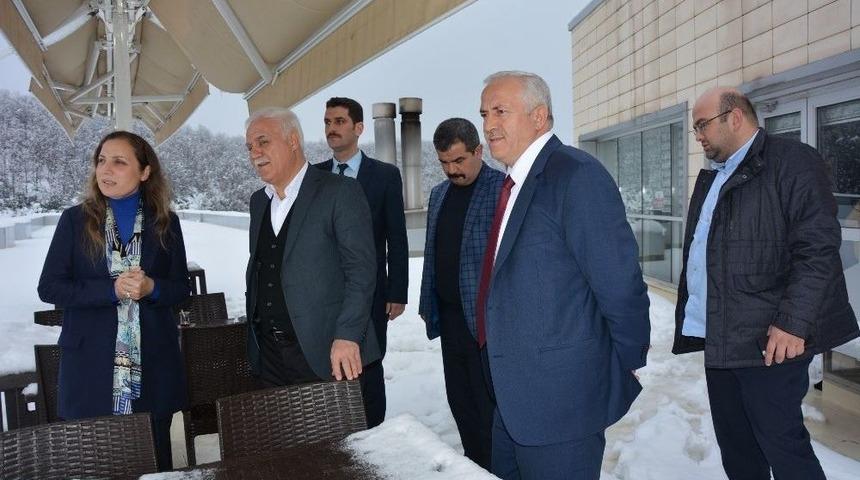 Nihat Hatipoğlu&rsquo;ndan Rekt&ouml;r &Ccedil;akar&rsquo;a Ziyaret