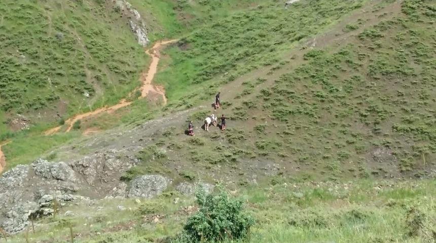 Mahsur Kalan İneği İtfaiye Ekipleri Kurtardı