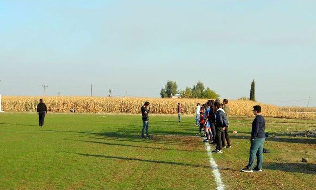 (özel Haber) Köylüler, Mısır Tarlasını Futbol Sahasına Dönüştürdü