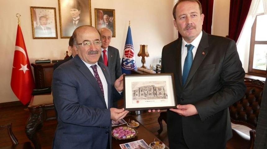 Başkan G&uuml;mr&uuml;k&ccedil;&uuml;oğlu, Ak Parti Genel Başkan Yardımcısı Karaca&rsquo;yı Ağırladı