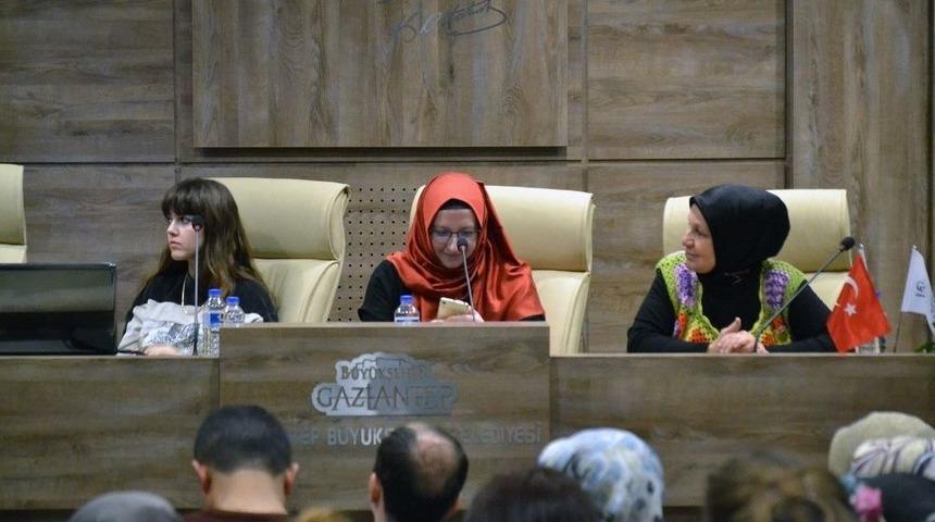 &Ouml;ğretmenler Yazarlarla Buluştu