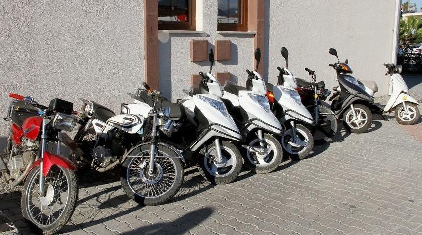 Motosiklet &Ccedil;etesi İşbaşında Yakalandı