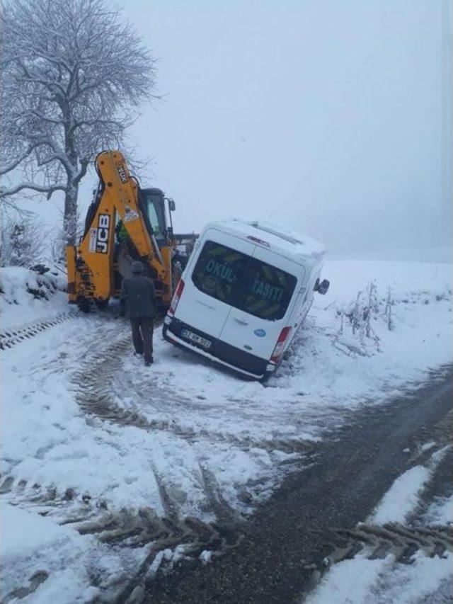 Karda Mahsur Kalan 12 Öğrenci Kurtarıldı