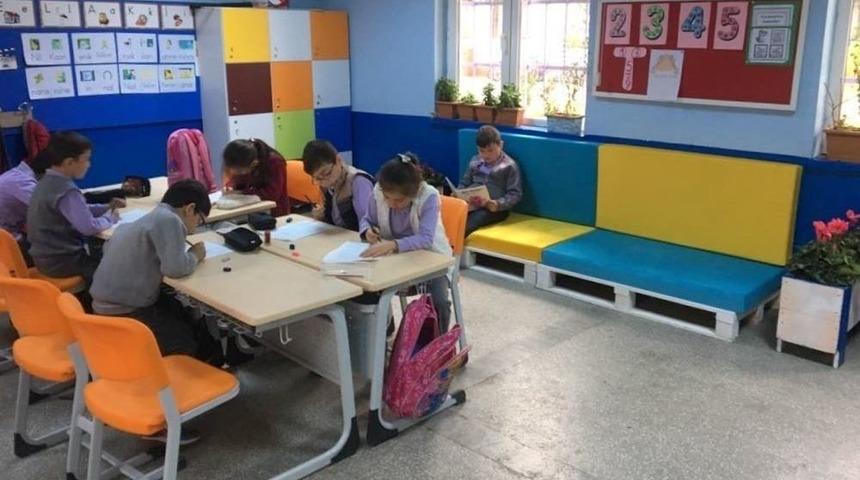 Atıl Paletlerden Okullarına Kitap Okuma K&ouml;şesi Yaptılar