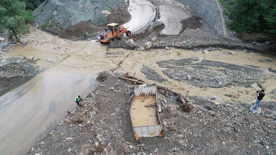 Afet B&ouml;lgesi Havadan B&ouml;yle G&ouml;r&uuml;nt&uuml;lendi