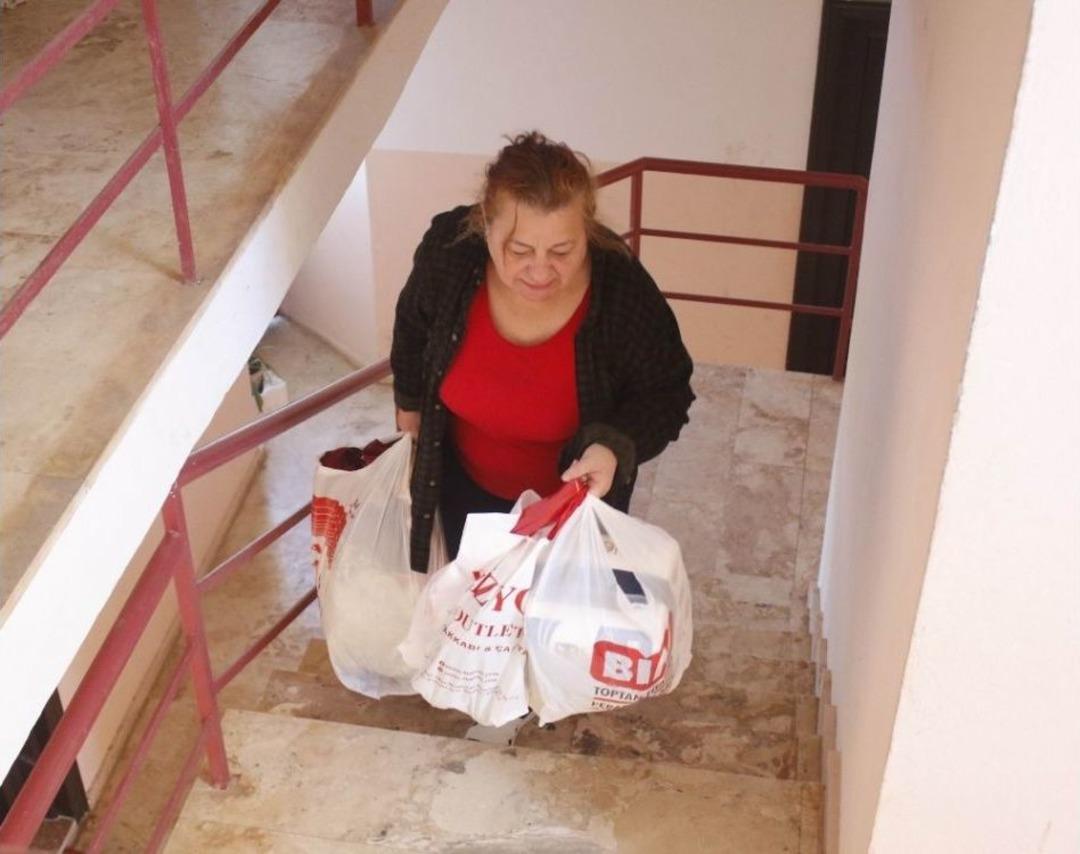 12 Katlı Binada Asans&ouml;r &Ccedil;ilesi Devam Ediyor