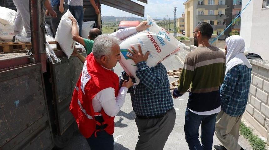 Kızılay Talas Şubesi&rsquo;nden Doğu T&uuml;rkistanlılara 4 Tır Yardım