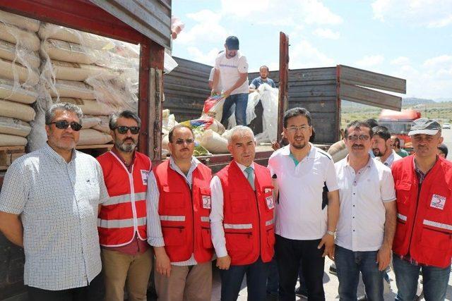 Kızılay Talas Şubesi’nden Doğu Türkistanlılara 4 Tır Yardım