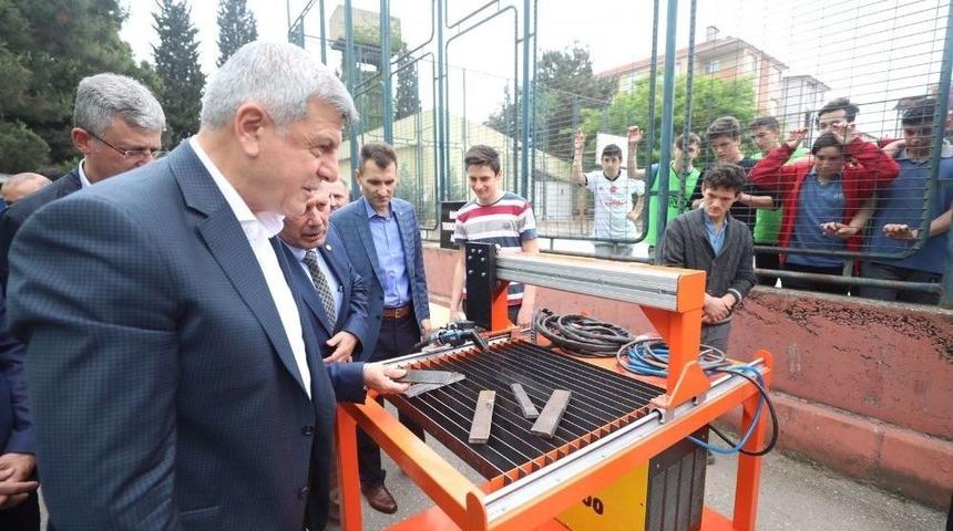 Başkan Karaosmanoğlu, &Ouml;ğrencilerin &Ccedil;alışmalarını İnceledi