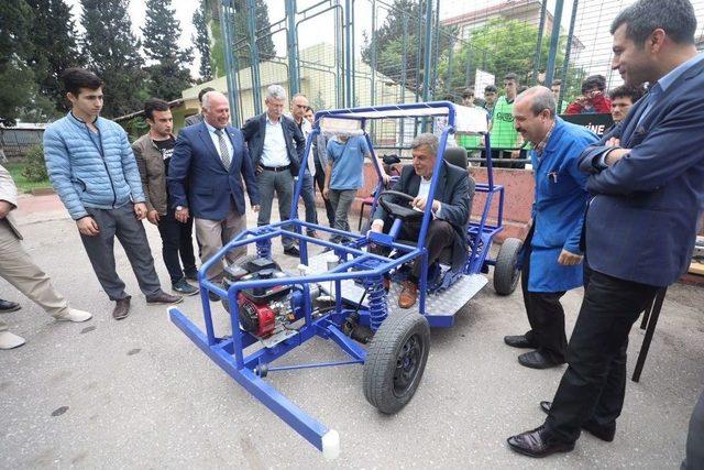 Başkan Karaosmanoğlu, Öğrencilerin Çalışmalarını İnceledi 2