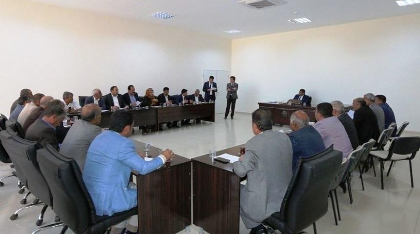 Ak&ccedil;akale Belediyesinin Yeni Hizmet Binası Meclis &Uuml;yelerini Ağırladı