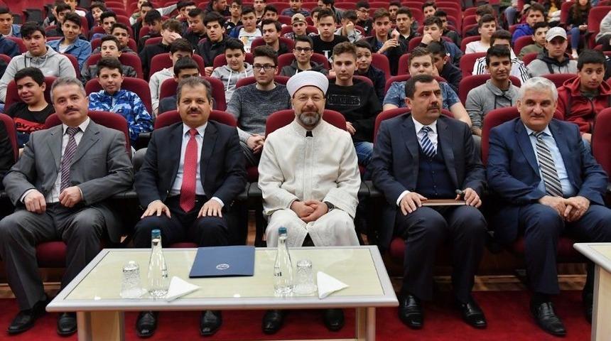 Diyanet İşleri Başkanı Erbaş, Avrupa&rsquo;dan Gelen Gen&ccedil;lerle Buluştu