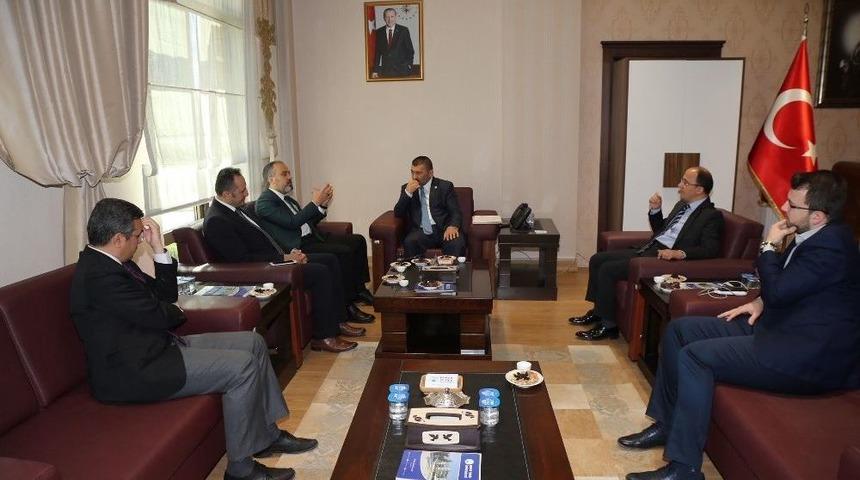 Aktaş &Uuml;niversitelilerle Buluştu