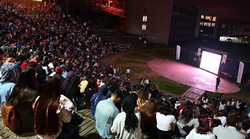 Kt&uuml;&rsquo;l&uuml; &Ouml;ğrenciler &rsquo;a&ccedil;ık Hava Sineması&rsquo;nda Buluştu