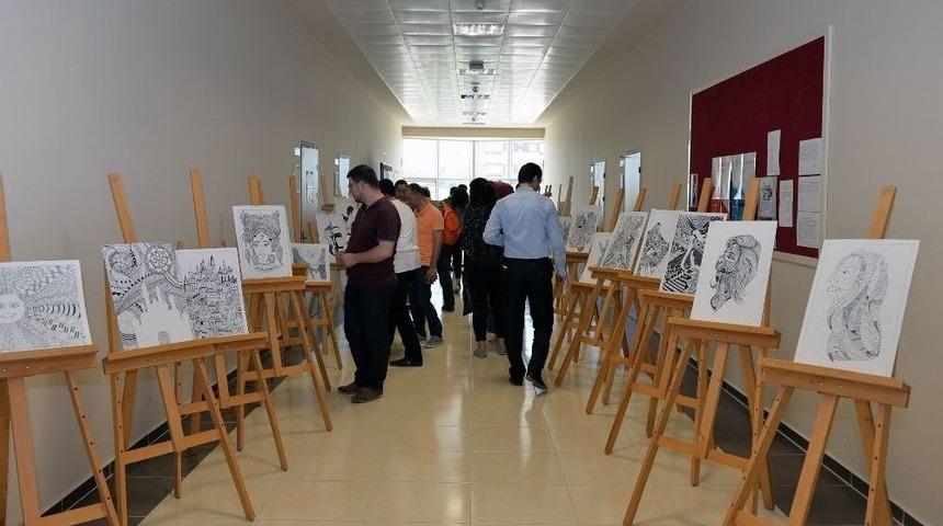 Km&uuml;&rsquo;de Sınıf &Ouml;ğretmenliği &Ouml;ğrencileri Resim Sergisi D&uuml;zenledi