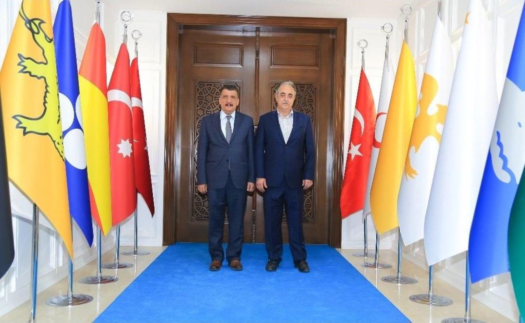 Şent&uuml;rk&rsquo;ten, Battalgazi Belediyesine &Ouml;vg&uuml;