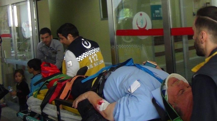 Kamyona Çarpan Motosikletin Sürücüsü Yaralandı