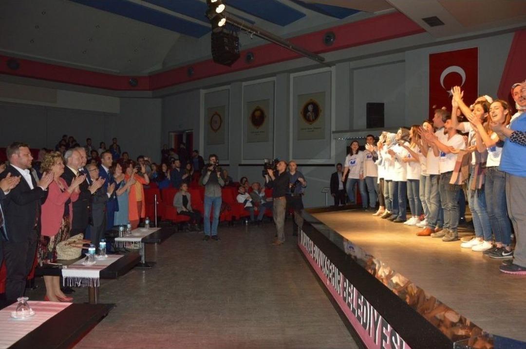 Otizmli Ailelerin Yaşadıkları Zorluklar Tiyatro Oyununa Yansıdı