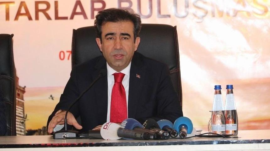 Vali G&uuml;zeloğlu, Bağlarlı Muhtarlarla Bir Araya Geldi