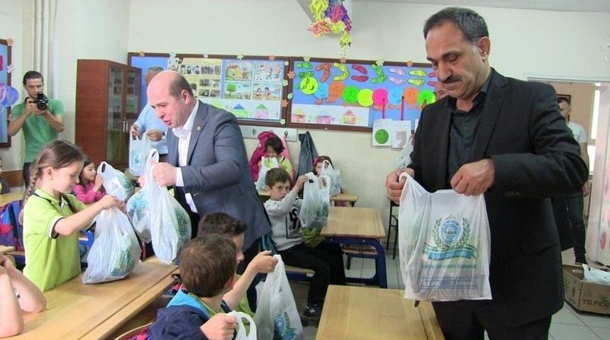 Minik Eller &Uuml;retecek