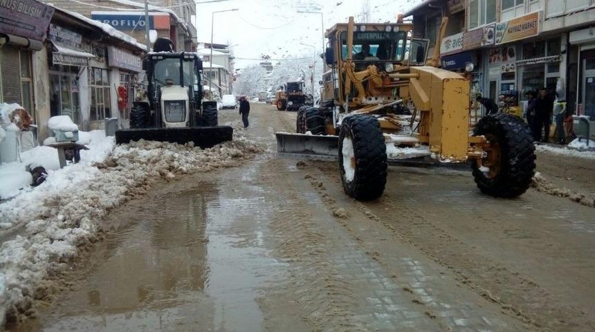 Bahçesaray’da Kar Temizleme Çalışması