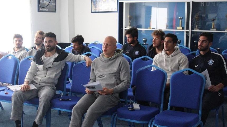 Adana Demirsporlu Futbolcular İngilizce Öğreniyor