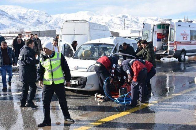 Muş’ta Trafik Kazası: 1 Ölü, 3 Yaralı