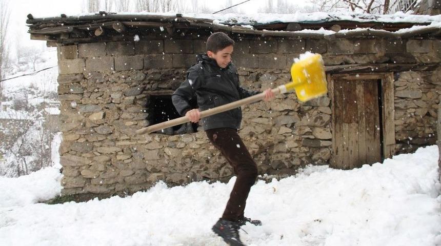 Şemdinli&rsquo;de Kar Yağışı